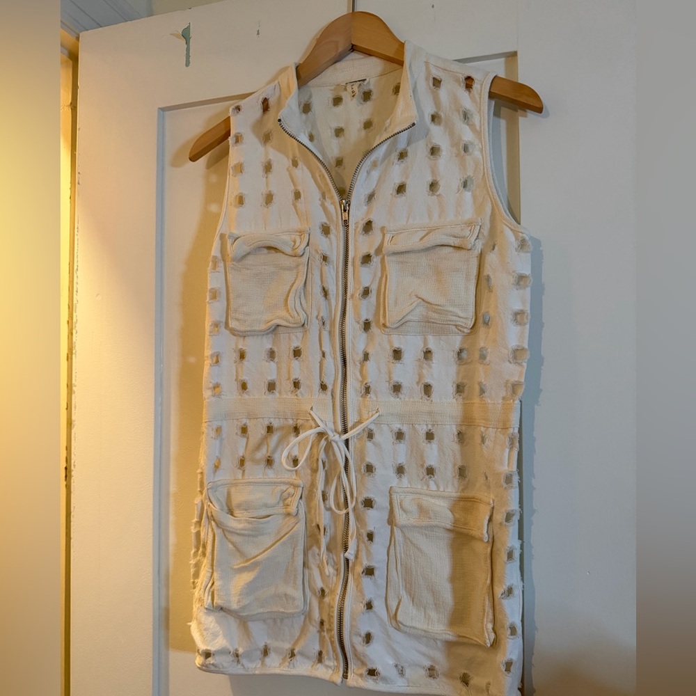 Sleeveless Cream Top with Pockets